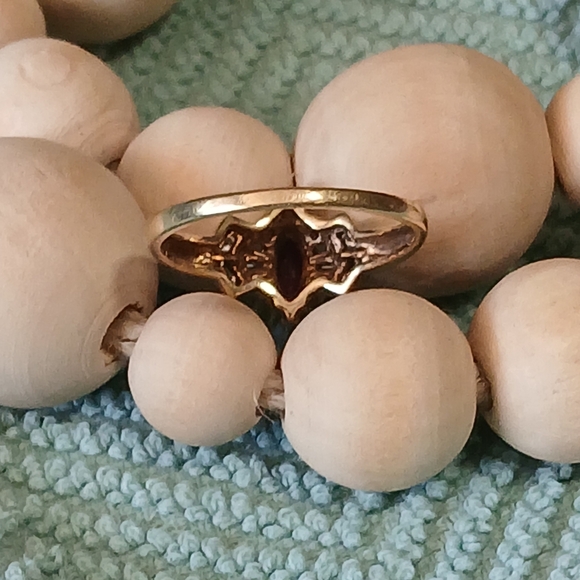 10K Gold and Ruby Gemstone Ring - Picture 5 of 9